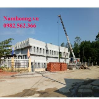 Dải phân cách bê tông giữa đường cao tốc